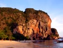 Tajlandia - Krabi. Ao Phra Nang: skały wapienne